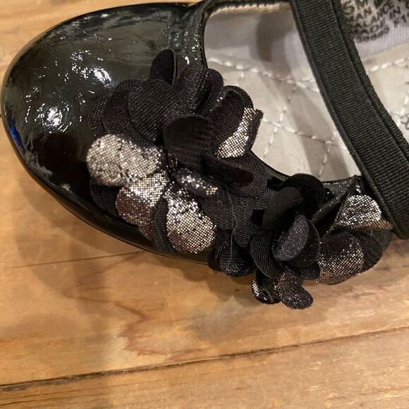 Christie and Jill Dress Shoe Shiny Black Patent Leather Floral Jeweled Size 5 - Picture 8 of 11